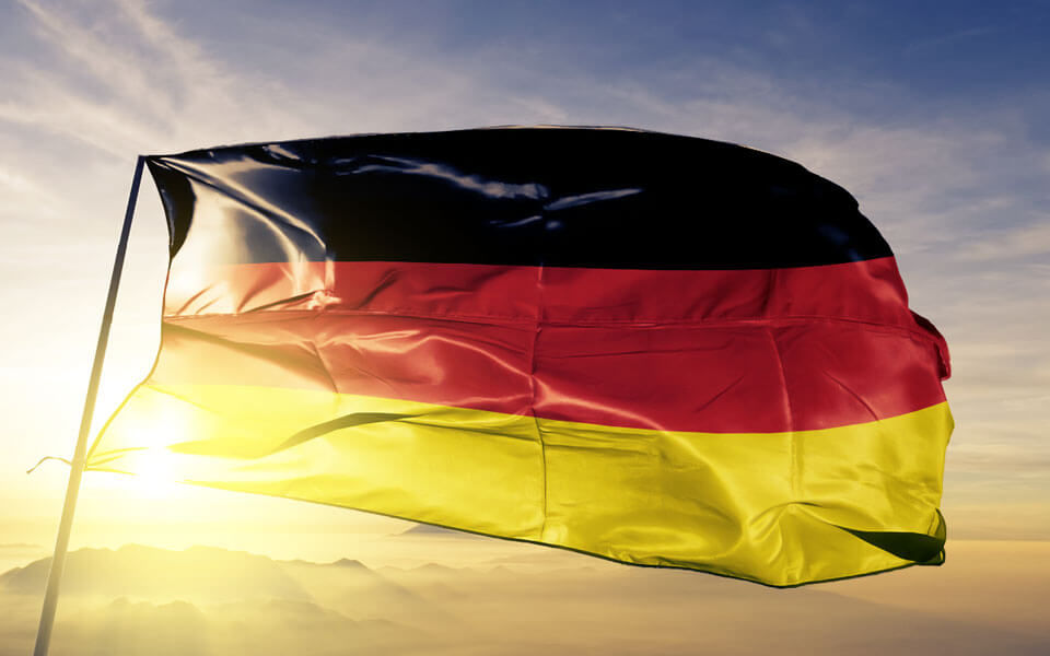 Flaggen drucken lassen – schnell & günstig | Digitaldruck-Fabrik